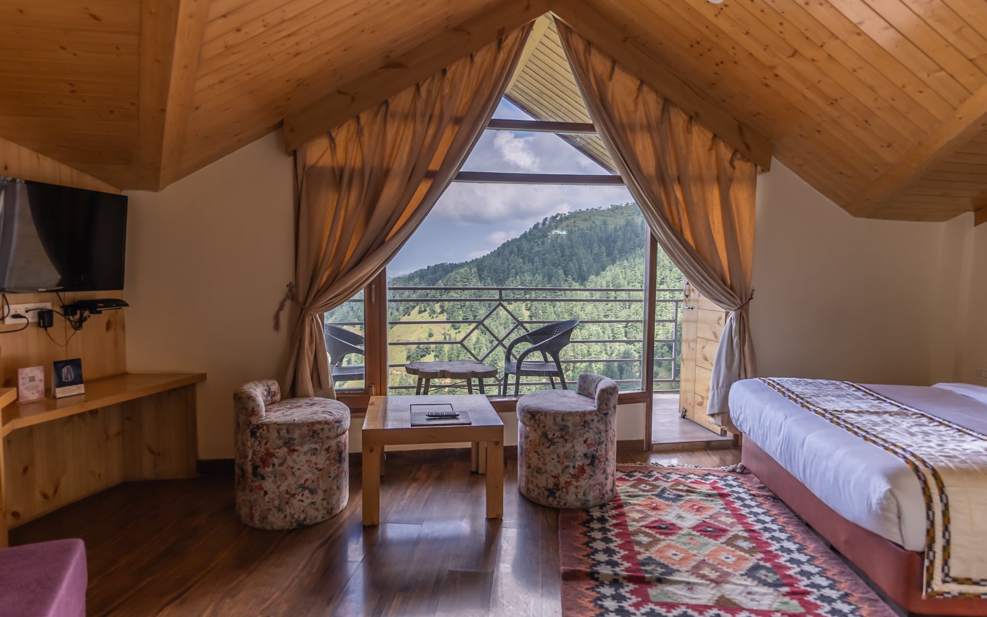 Kufri Pacific Resort Alpine Room